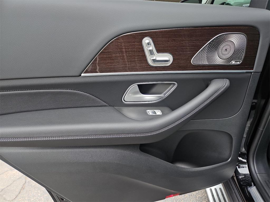 new 2025 Mercedes-Benz GLS 450 car, priced at $92,275