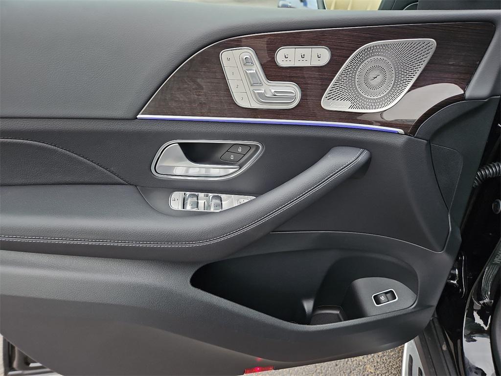 new 2025 Mercedes-Benz GLS 450 car, priced at $92,275