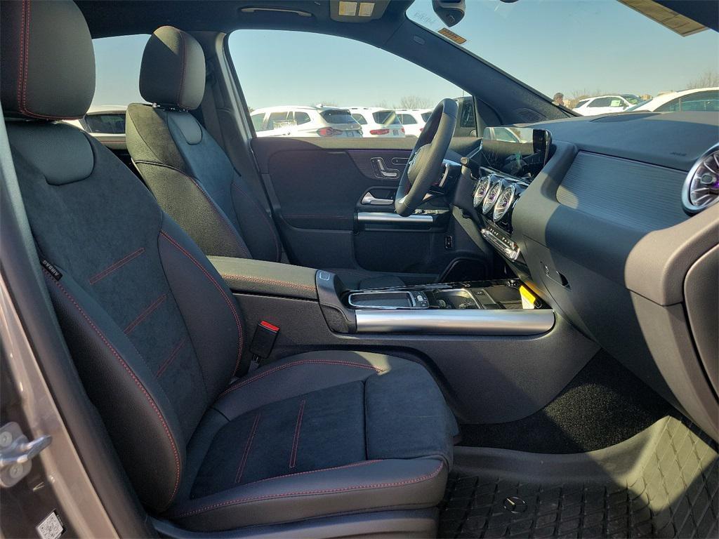 new 2025 Mercedes-Benz GLA 250 car, priced at $54,615