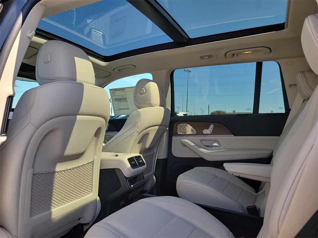 new 2025 Mercedes-Benz GLS 450 car, priced at $96,585
