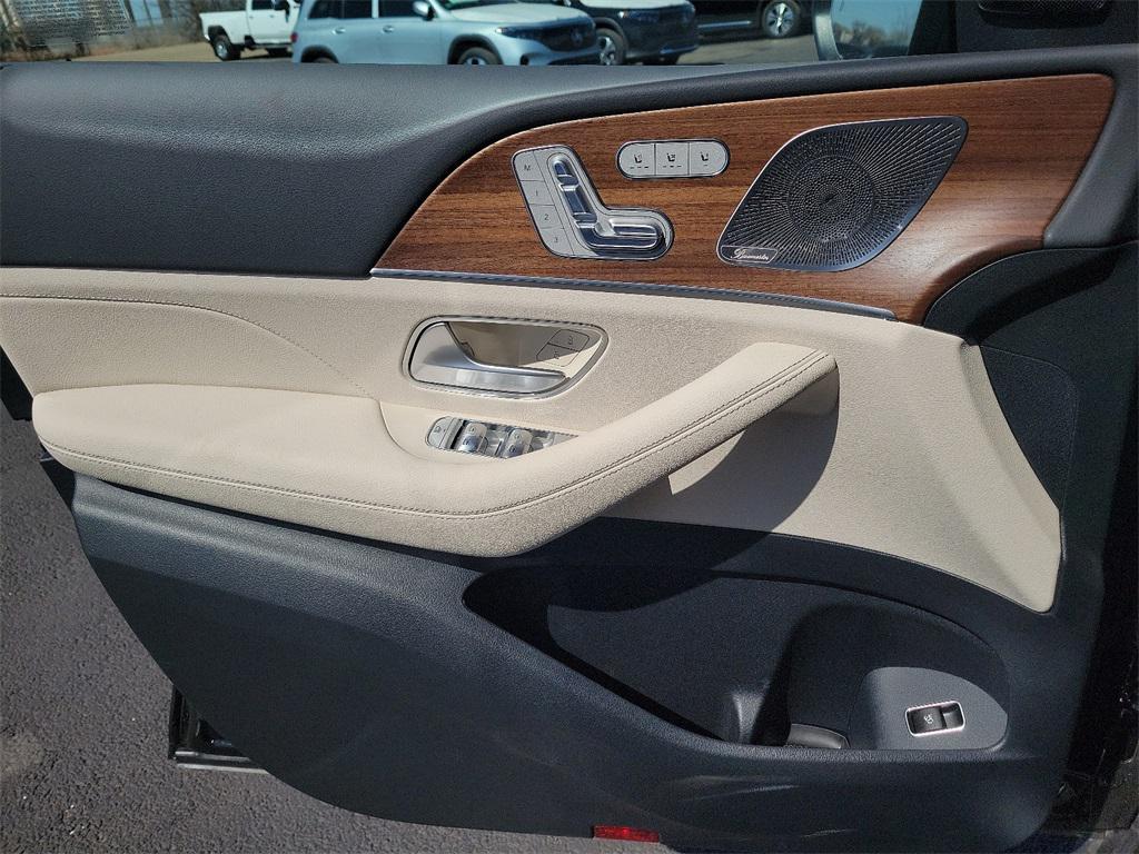 new 2025 Mercedes-Benz GLS 450 car, priced at $96,585