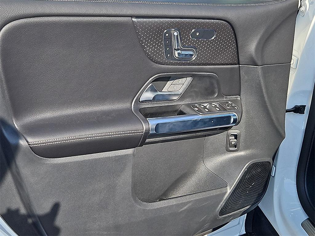 new 2025 Mercedes-Benz GLB 250 car, priced at $47,195