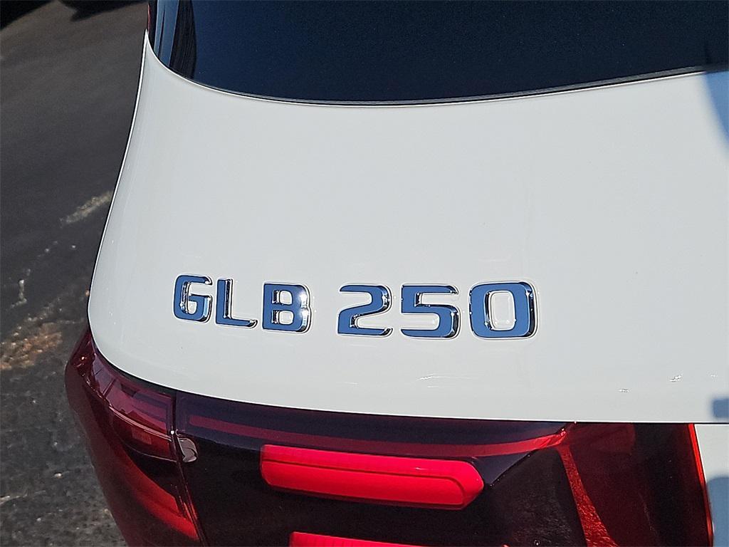 new 2025 Mercedes-Benz GLB 250 car, priced at $47,195