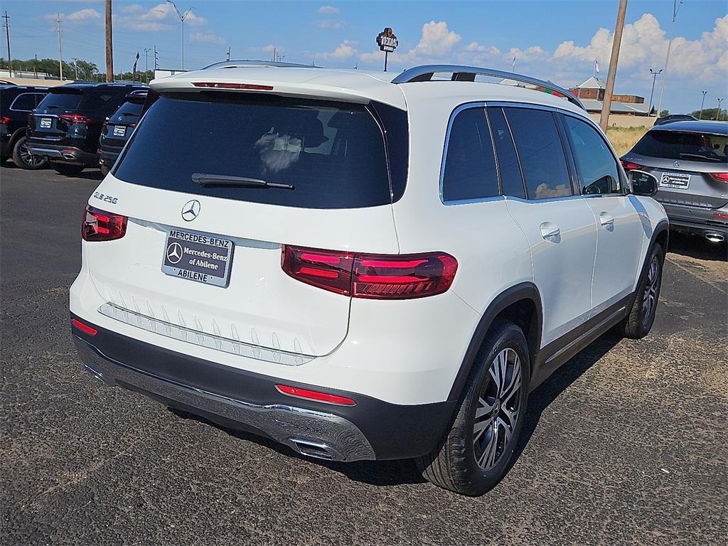 new 2025 Mercedes-Benz GLB 250 car, priced at $47,195