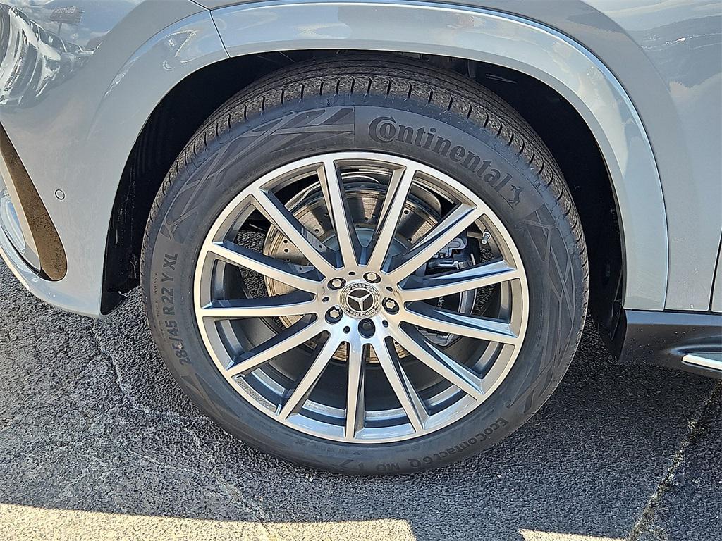 new 2025 Mercedes-Benz GLS 580 car, priced at $124,660