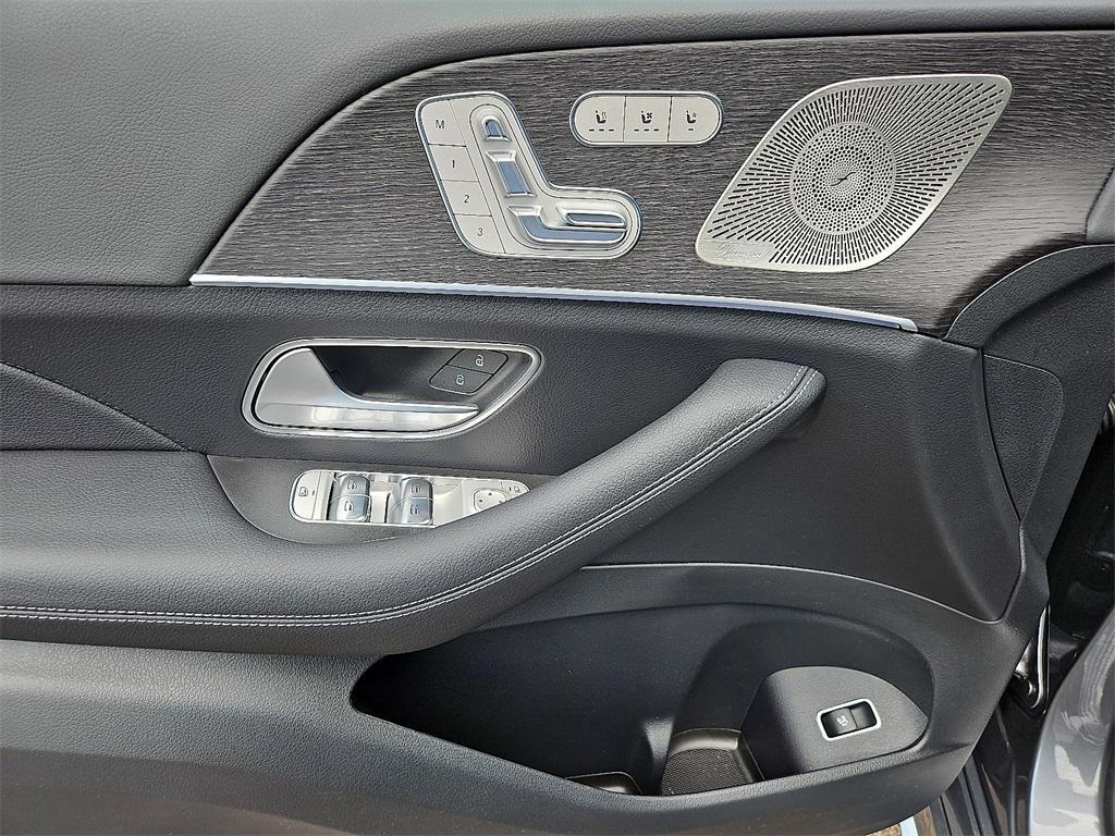 new 2025 Mercedes-Benz GLS 450 car, priced at $94,185