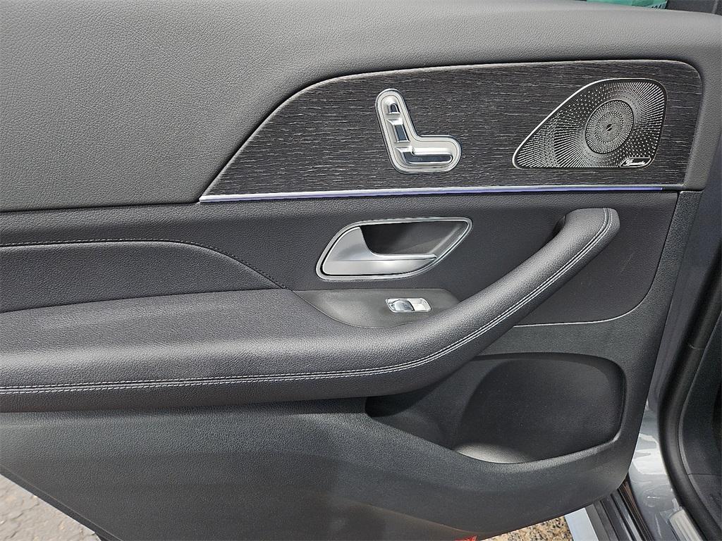 new 2025 Mercedes-Benz GLS 450 car, priced at $94,185