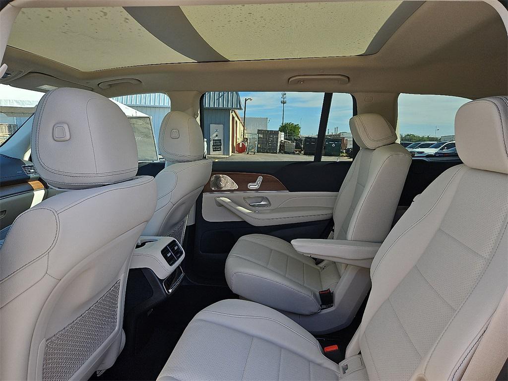 new 2025 Mercedes-Benz GLS 450 car, priced at $90,730