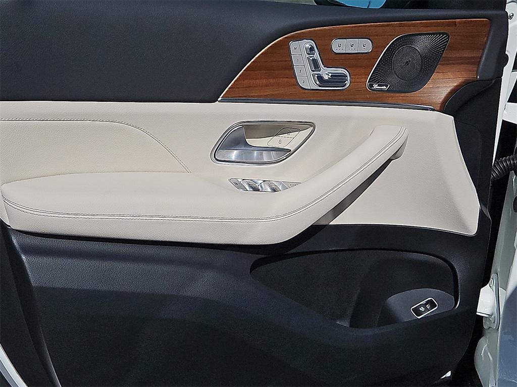 new 2025 Mercedes-Benz GLS 450 car, priced at $90,730