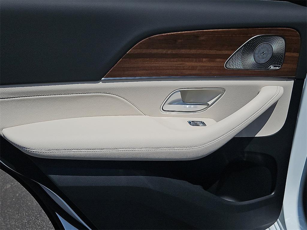 new 2025 Mercedes-Benz GLE 450 car, priced at $84,530