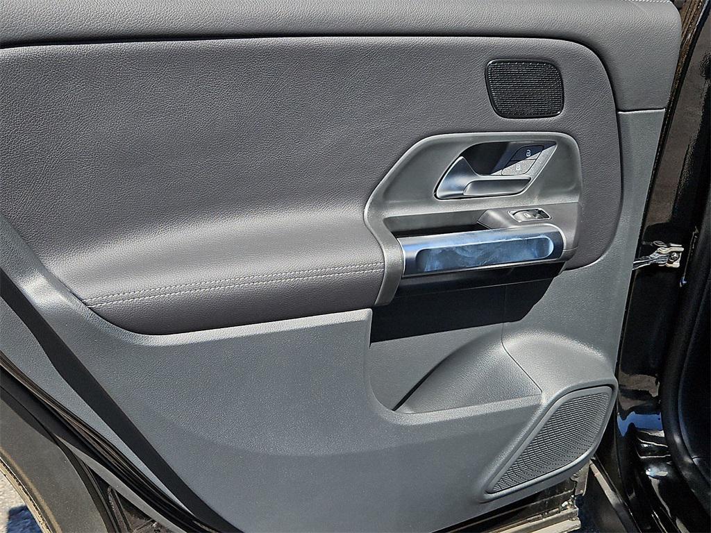new 2025 Mercedes-Benz GLB 250 car, priced at $48,645