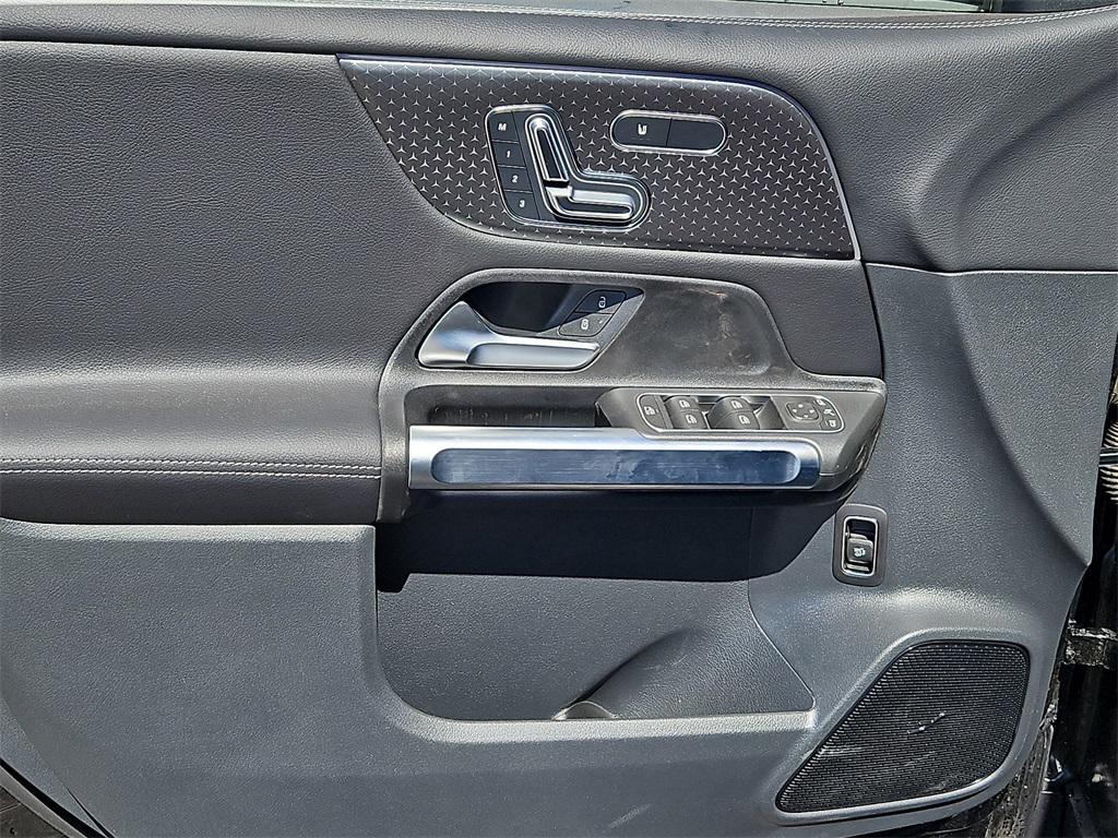 new 2025 Mercedes-Benz GLB 250 car, priced at $48,645