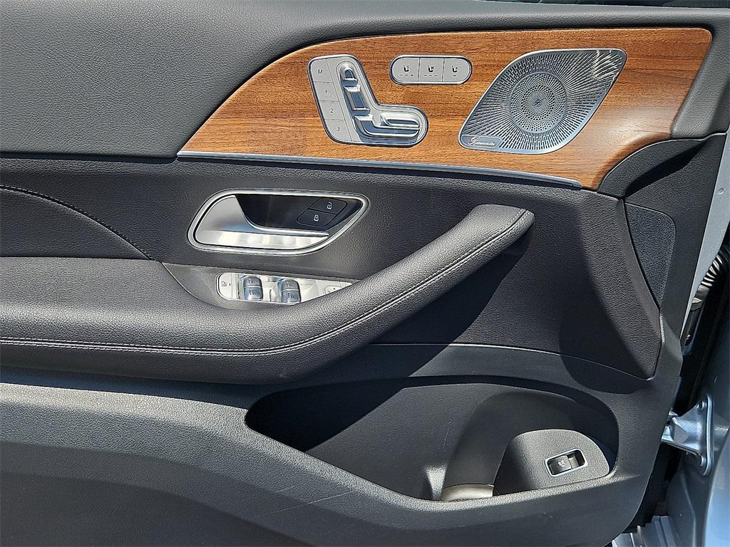 new 2025 Mercedes-Benz GLS 450 car, priced at $95,365