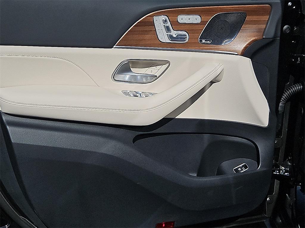 new 2025 Mercedes-Benz GLS 450 car, priced at $96,585
