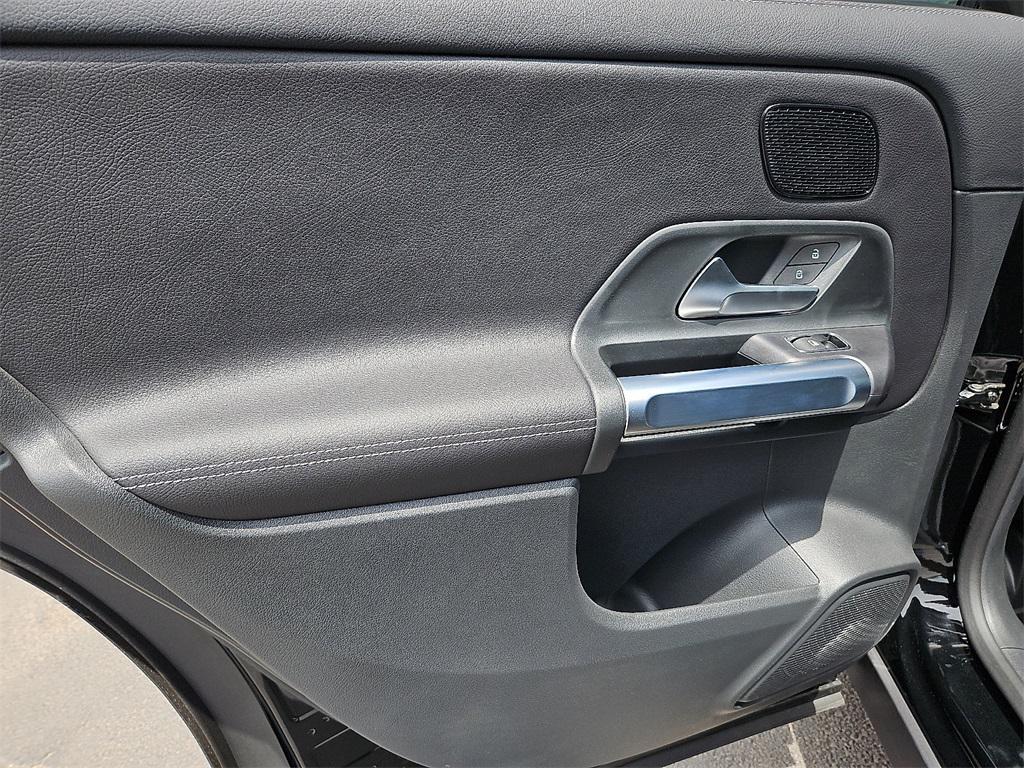 new 2025 Mercedes-Benz GLB 250 car, priced at $49,420