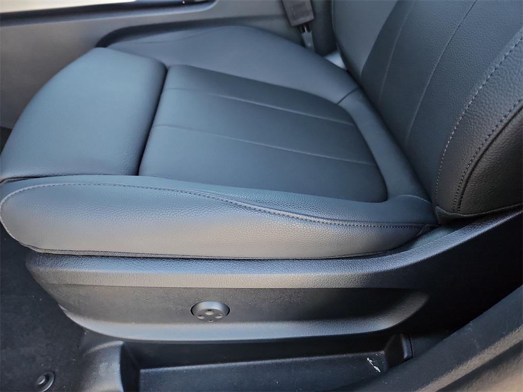 new 2025 Mercedes-Benz GLB 250 car, priced at $48,645