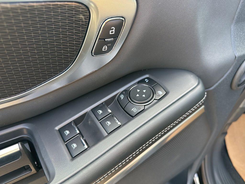 new 2025 Ford Expedition car, priced at $79,075