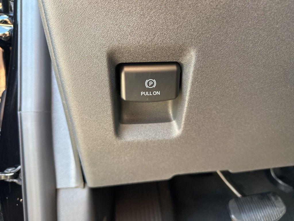 new 2025 Ford Expedition car, priced at $79,075