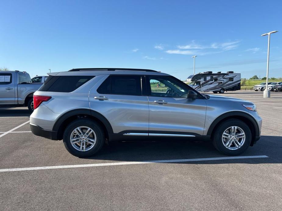 new 2024 Ford Explorer car, priced at $37,585