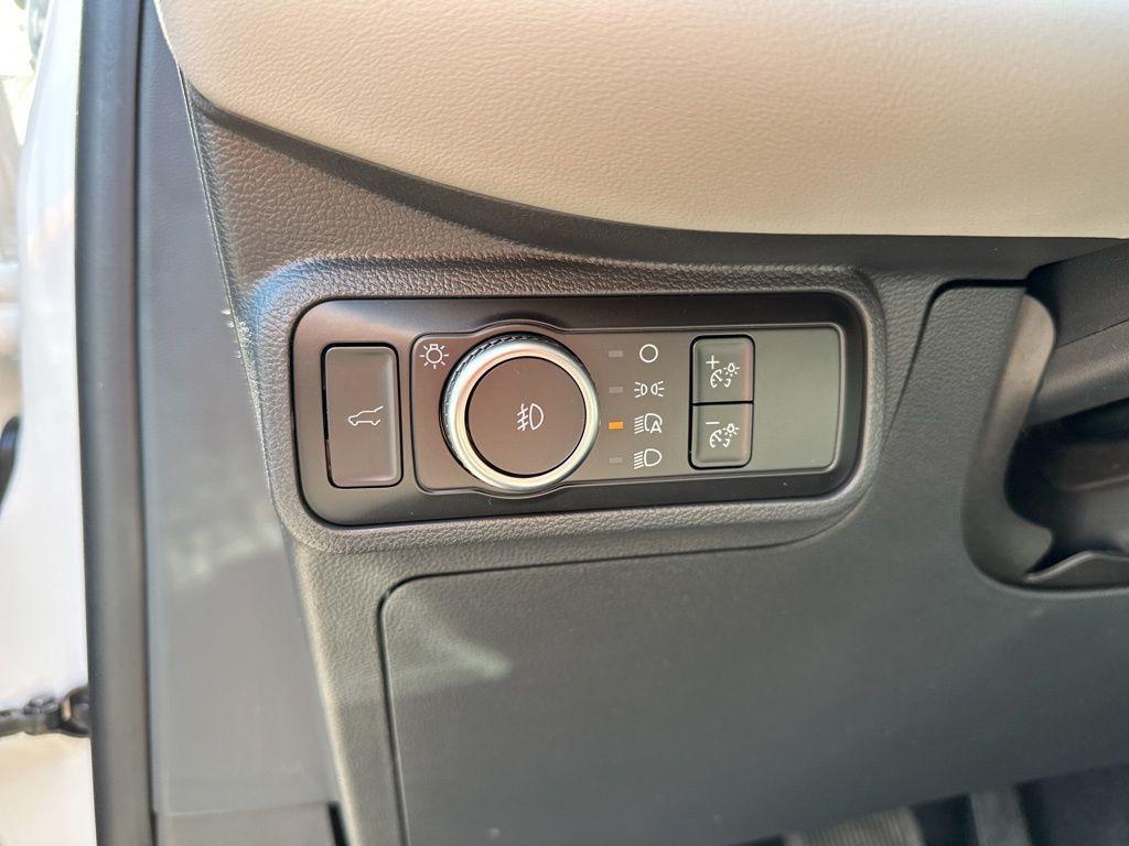 new 2025 Ford Explorer car, priced at $39,838