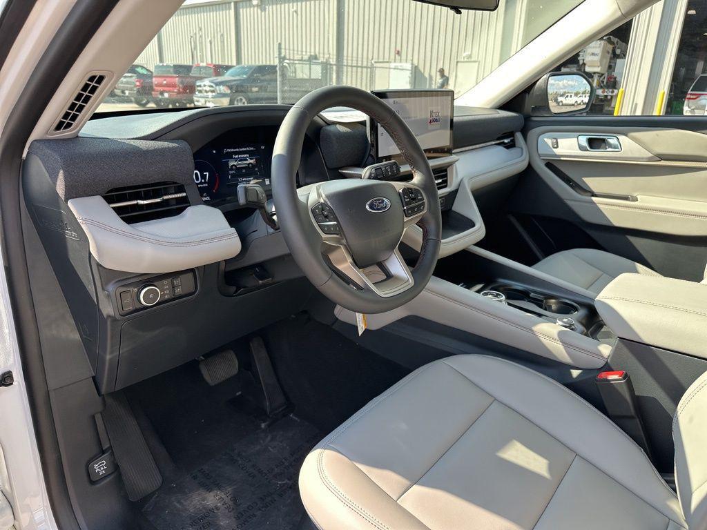 new 2025 Ford Explorer car, priced at $39,838