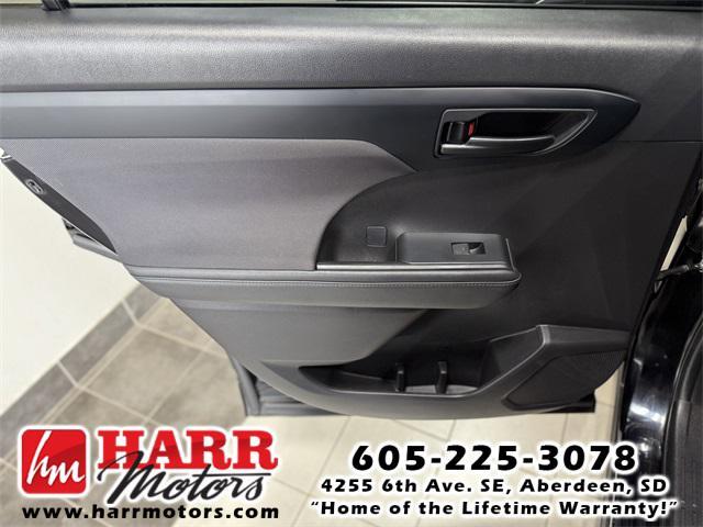 used 2022 Toyota Highlander car, priced at $32,999