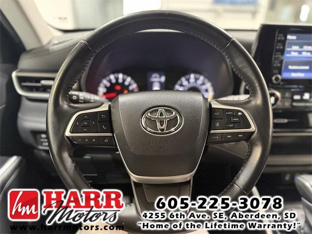 used 2022 Toyota Highlander car, priced at $32,999