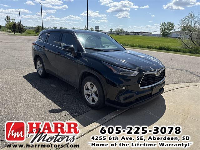 used 2022 Toyota Highlander car, priced at $32,999