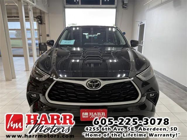 used 2022 Toyota Highlander car, priced at $31,995