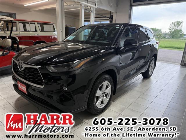 used 2022 Toyota Highlander car, priced at $32,999