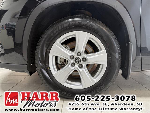used 2022 Toyota Highlander car, priced at $32,999