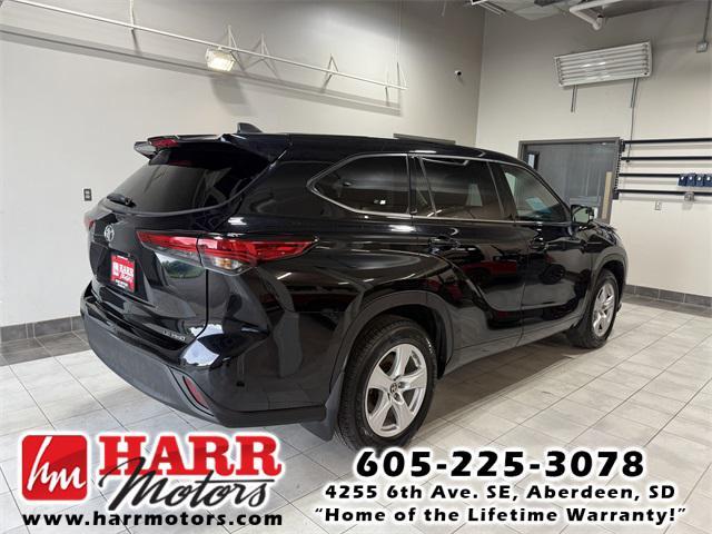 used 2022 Toyota Highlander car, priced at $32,999