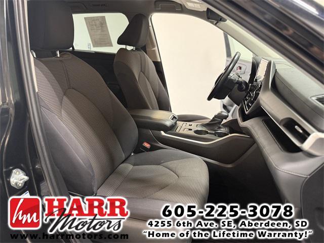 used 2022 Toyota Highlander car, priced at $32,999