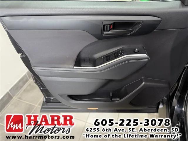 used 2022 Toyota Highlander car, priced at $31,995