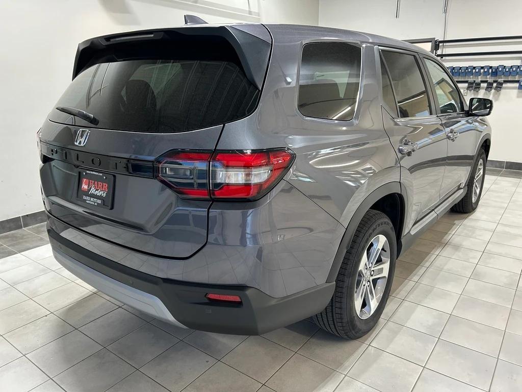 new 2025 Honda Pilot car, priced at $47,095