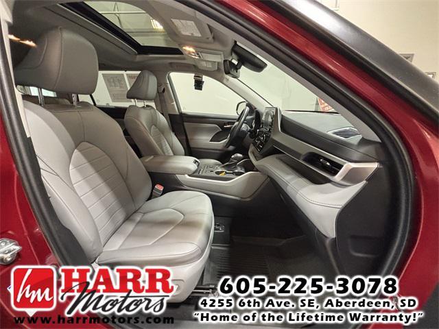 used 2022 Toyota Highlander car, priced at $37,999