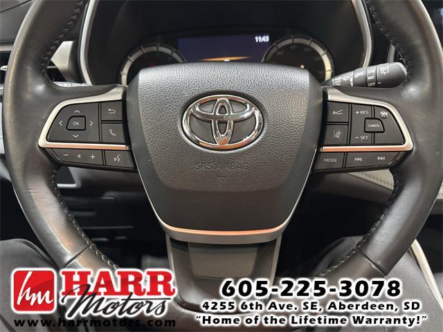 used 2022 Toyota Highlander car, priced at $37,999