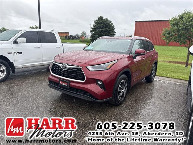 used 2022 Toyota Highlander car, priced at $37,999