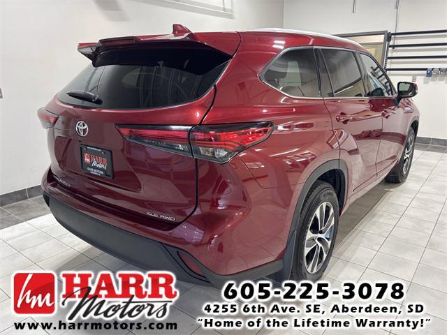 used 2022 Toyota Highlander car, priced at $37,999