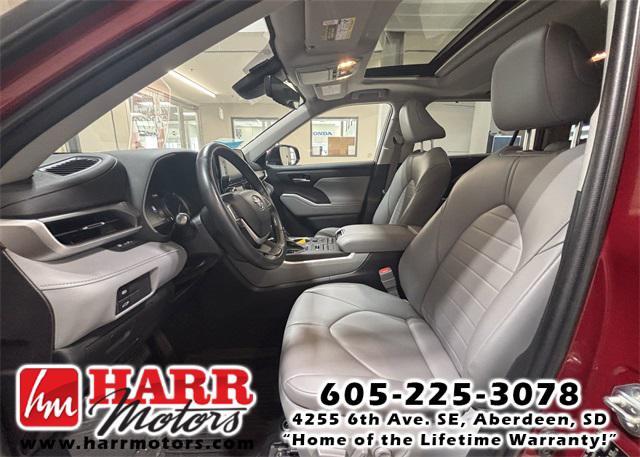 used 2022 Toyota Highlander car, priced at $37,999