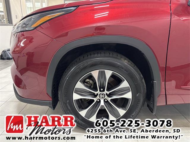 used 2022 Toyota Highlander car, priced at $37,999