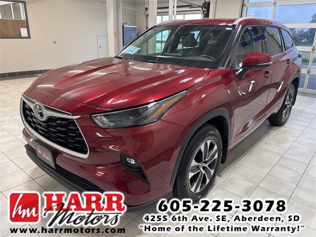used 2022 Toyota Highlander car, priced at $37,999