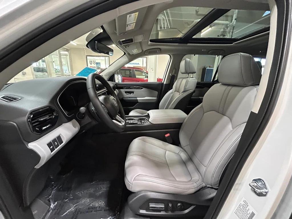 new 2025 Honda Pilot car, priced at $51,550