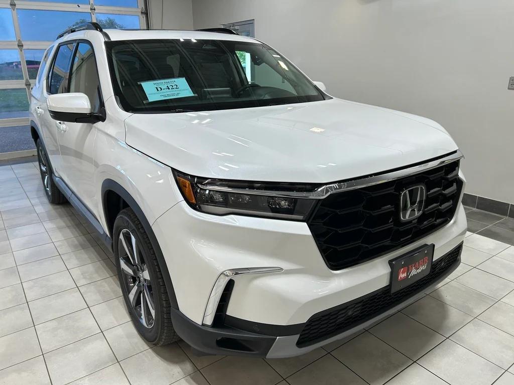 new 2025 Honda Pilot car, priced at $51,550