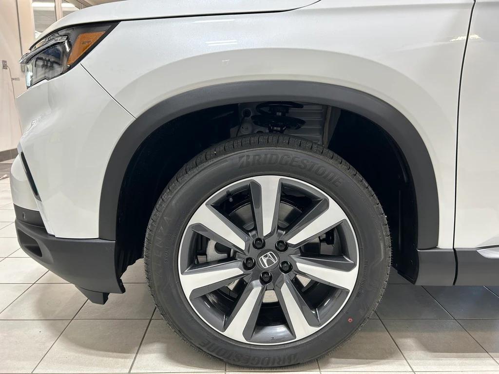 new 2025 Honda Pilot car, priced at $51,550
