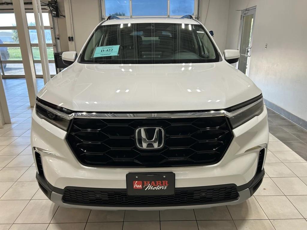 new 2025 Honda Pilot car, priced at $51,550