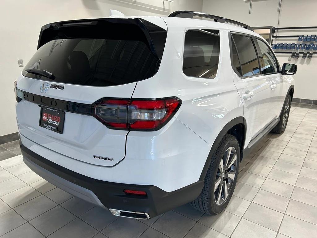 new 2025 Honda Pilot car, priced at $51,550