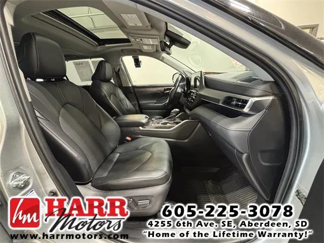 used 2021 Toyota Highlander car, priced at $32,999