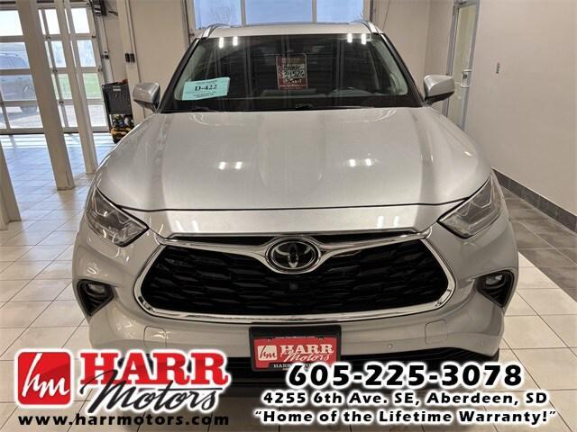 used 2021 Toyota Highlander car, priced at $32,999