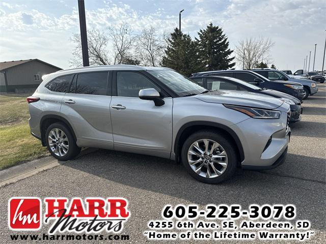 used 2021 Toyota Highlander car, priced at $34,999